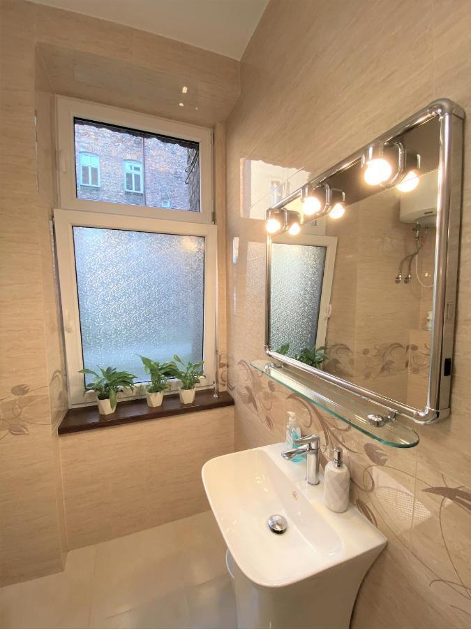 Apartament Czarne Zloto Kattowitz Exterior foto